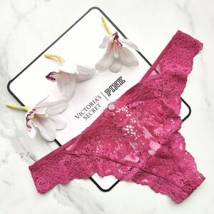 NWT VICTORIA'S SECRET DREAM ANGELS LACE THONG PANTY IN LUSCIOUS ROSE SIZE S/M/L
